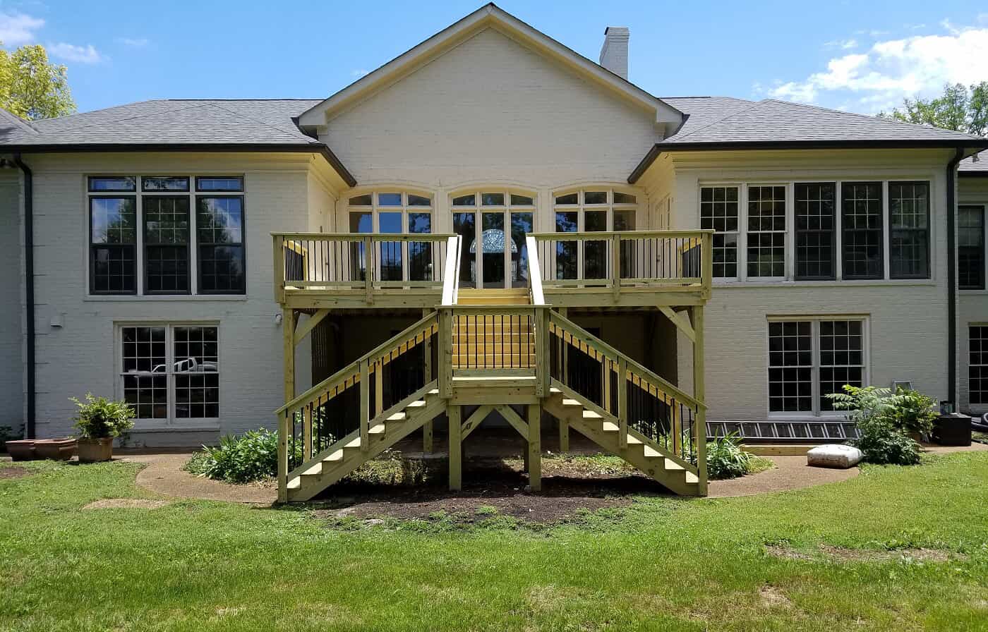 nashville elevated wooden deck with iron pickets